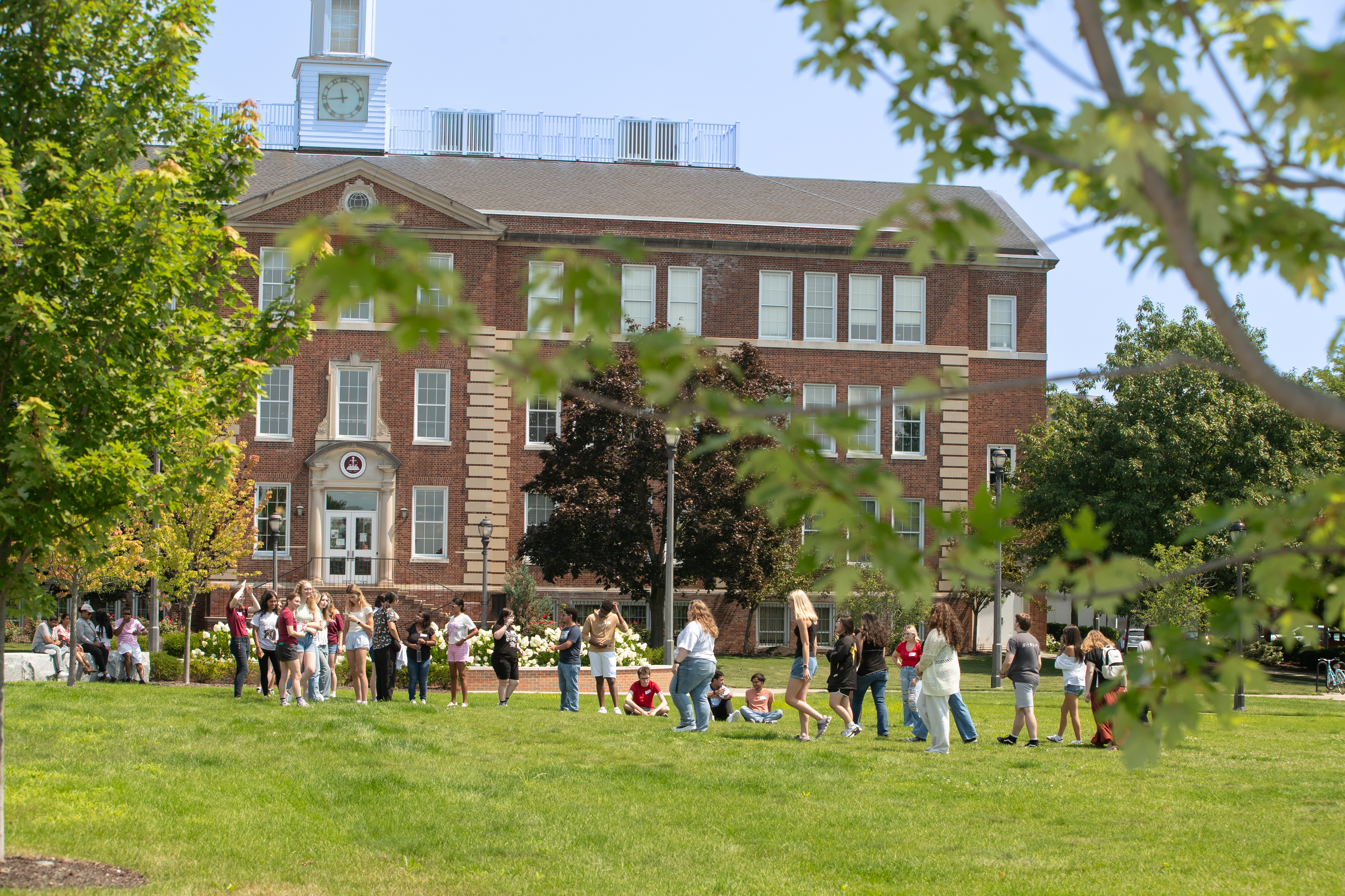 Incoming students on the green in front of the library during Kick Start 2024